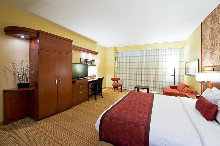 Courtyard By Marriott Ottawa East Hotel Buitenkant foto