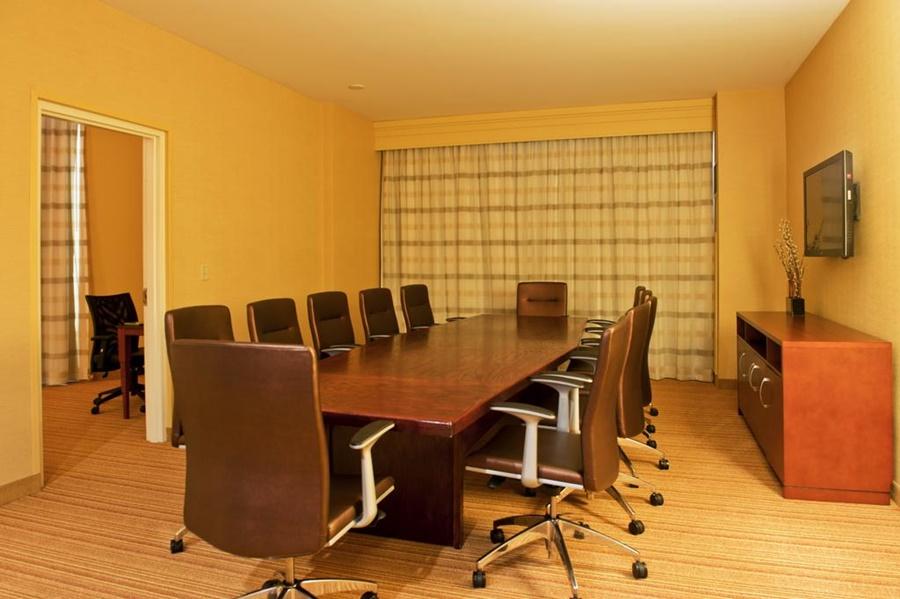 Courtyard By Marriott Ottawa East Hotel Buitenkant foto