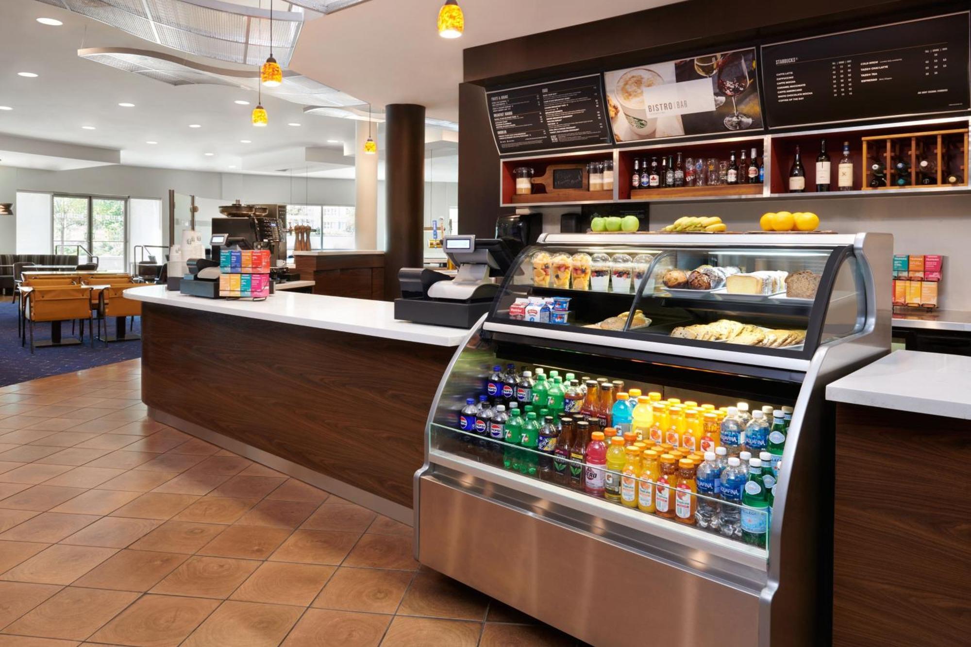 Courtyard By Marriott Ottawa East Hotel Buitenkant foto