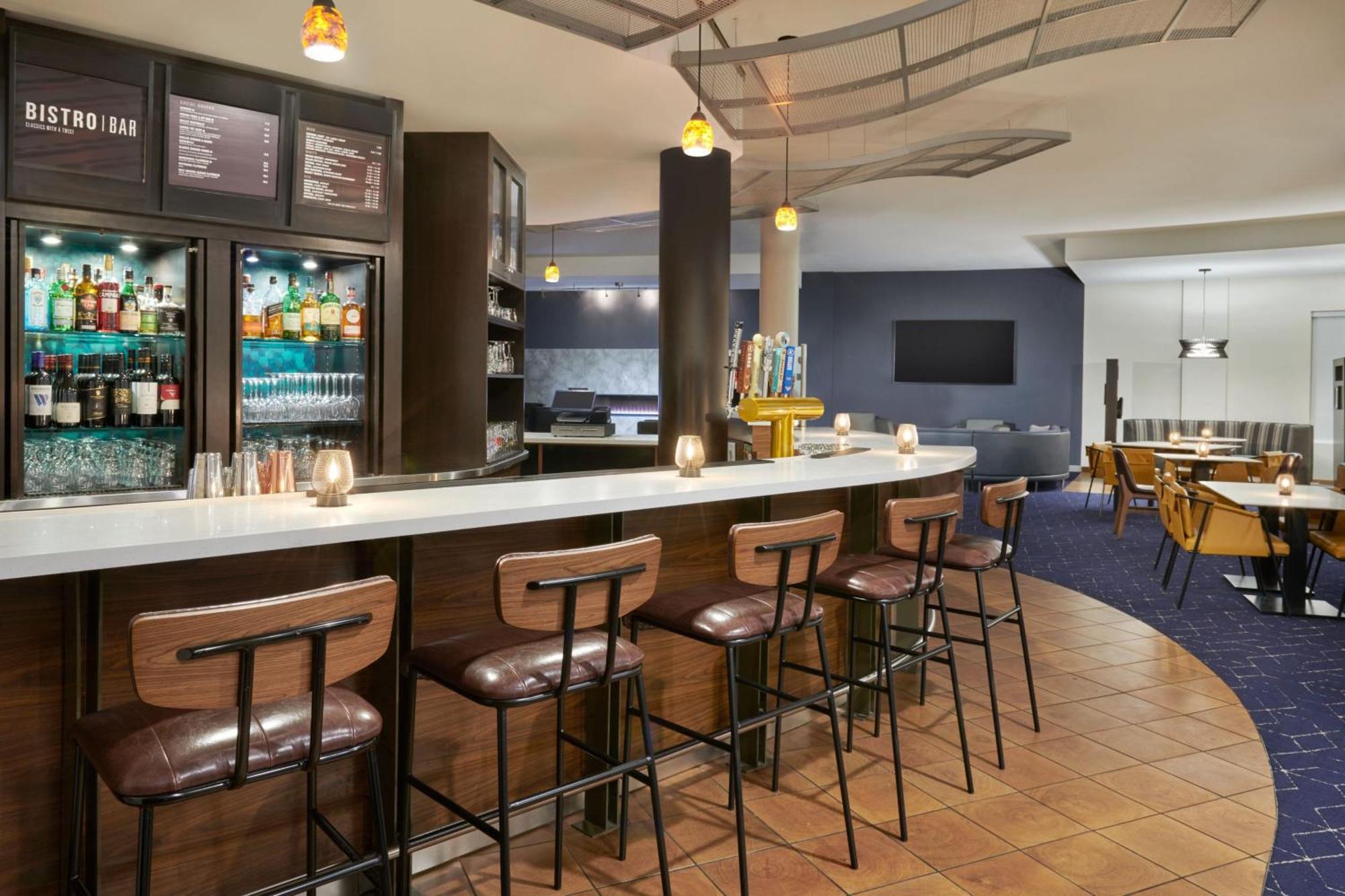 Courtyard By Marriott Ottawa East Hotel Buitenkant foto