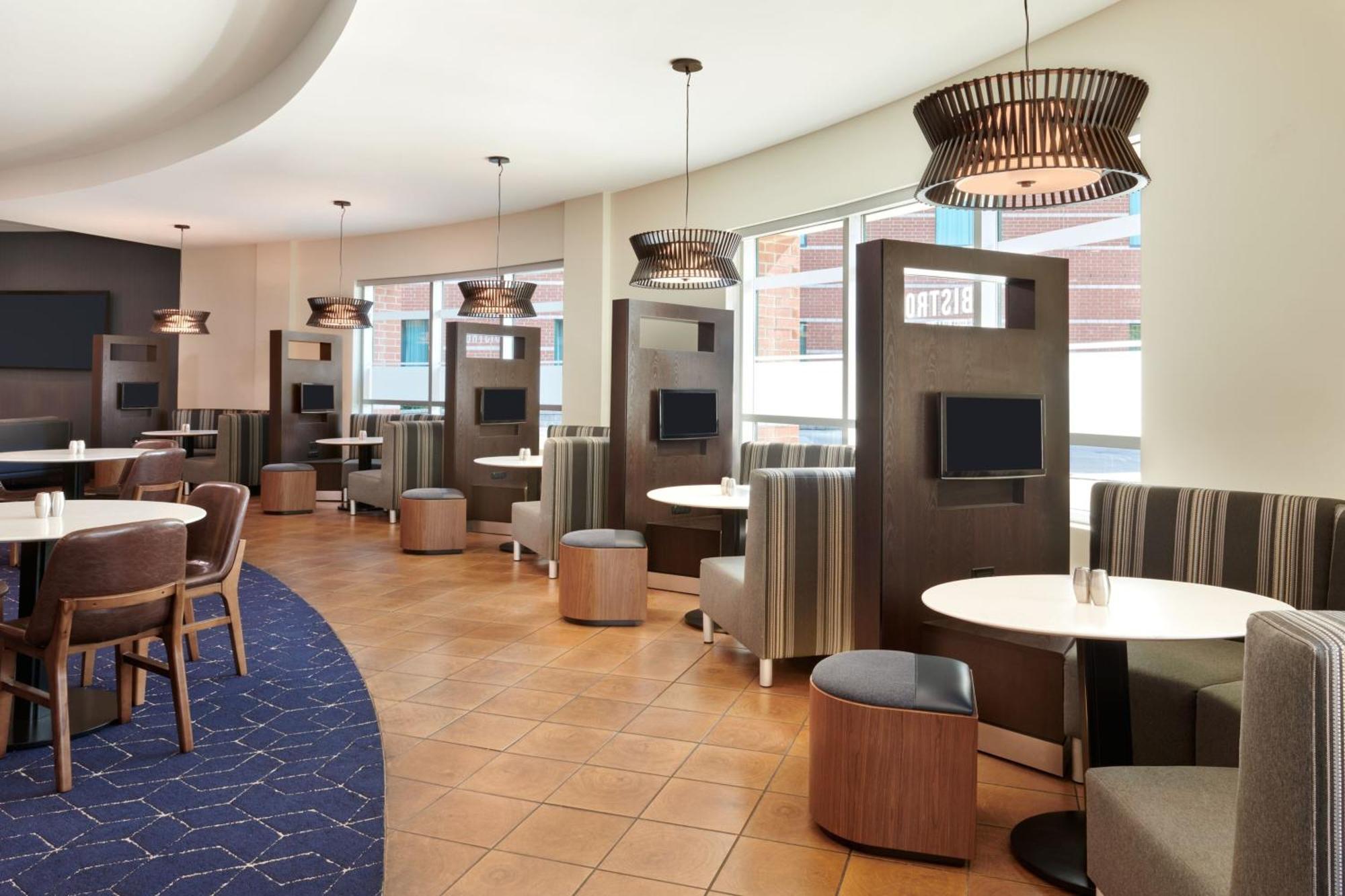 Courtyard By Marriott Ottawa East Hotel Buitenkant foto