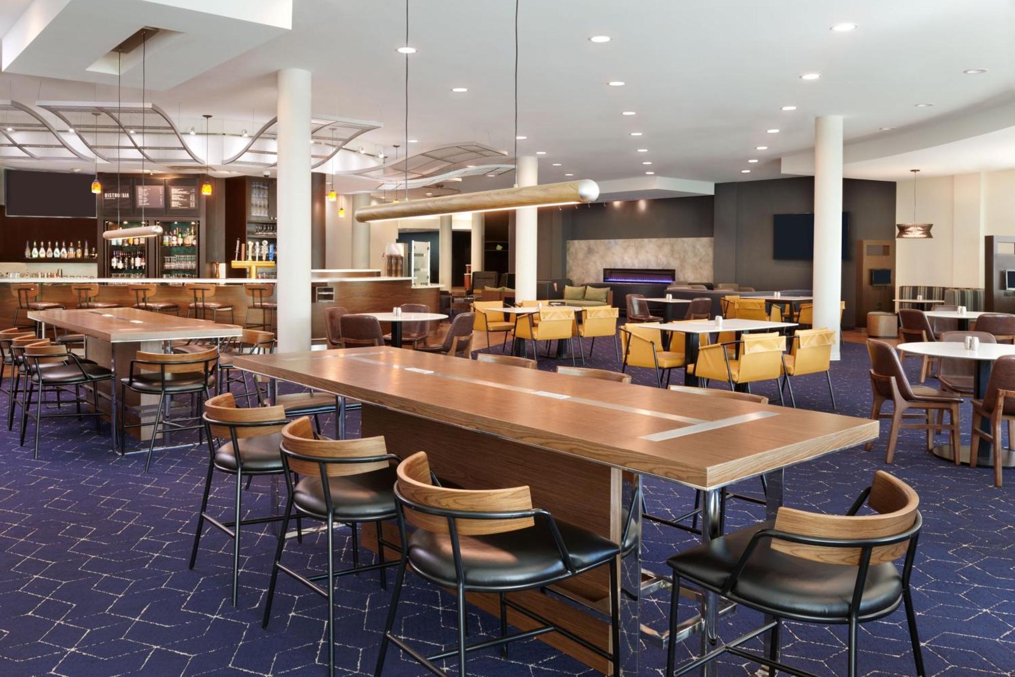 Courtyard By Marriott Ottawa East Hotel Buitenkant foto