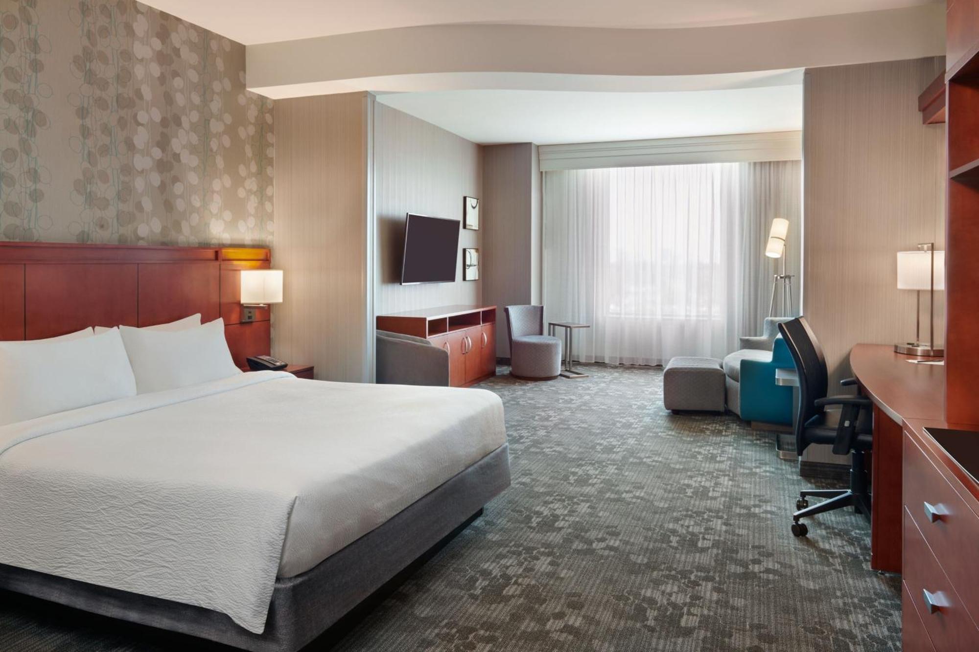 Courtyard By Marriott Ottawa East Hotel Buitenkant foto