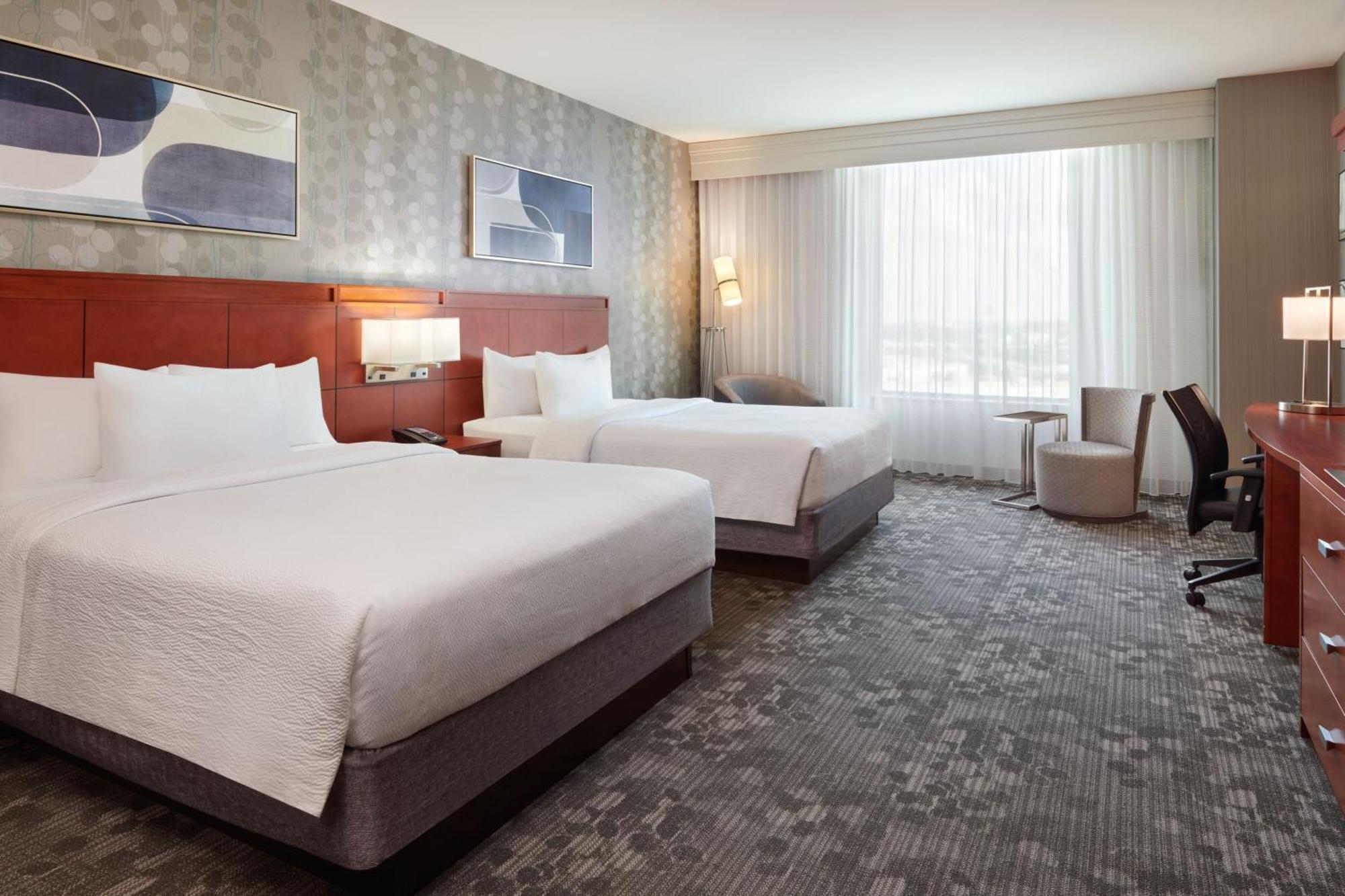 Courtyard By Marriott Ottawa East Hotel Buitenkant foto