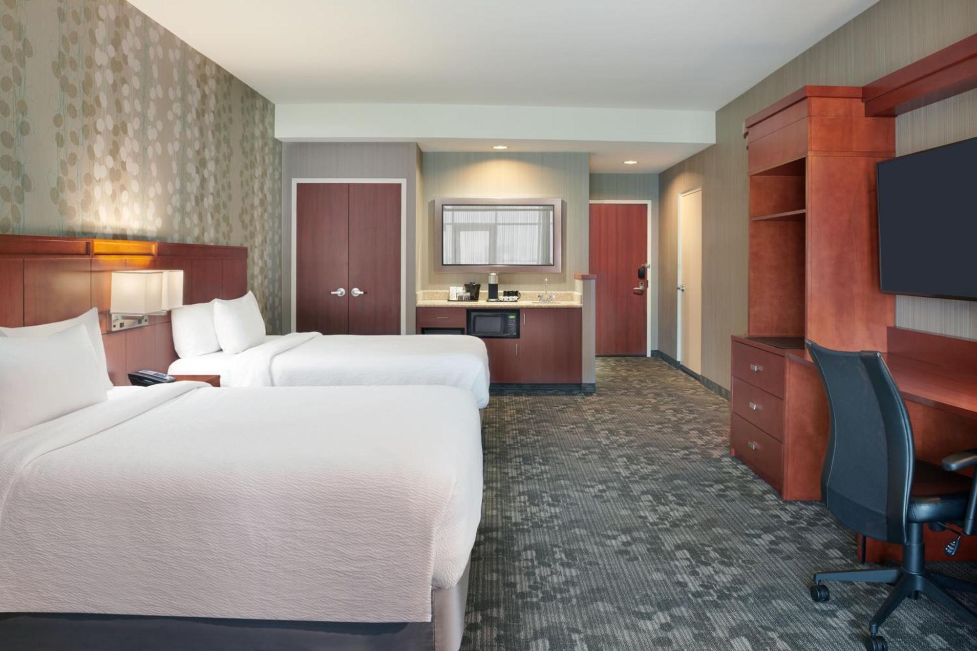 Courtyard By Marriott Ottawa East Hotel Buitenkant foto