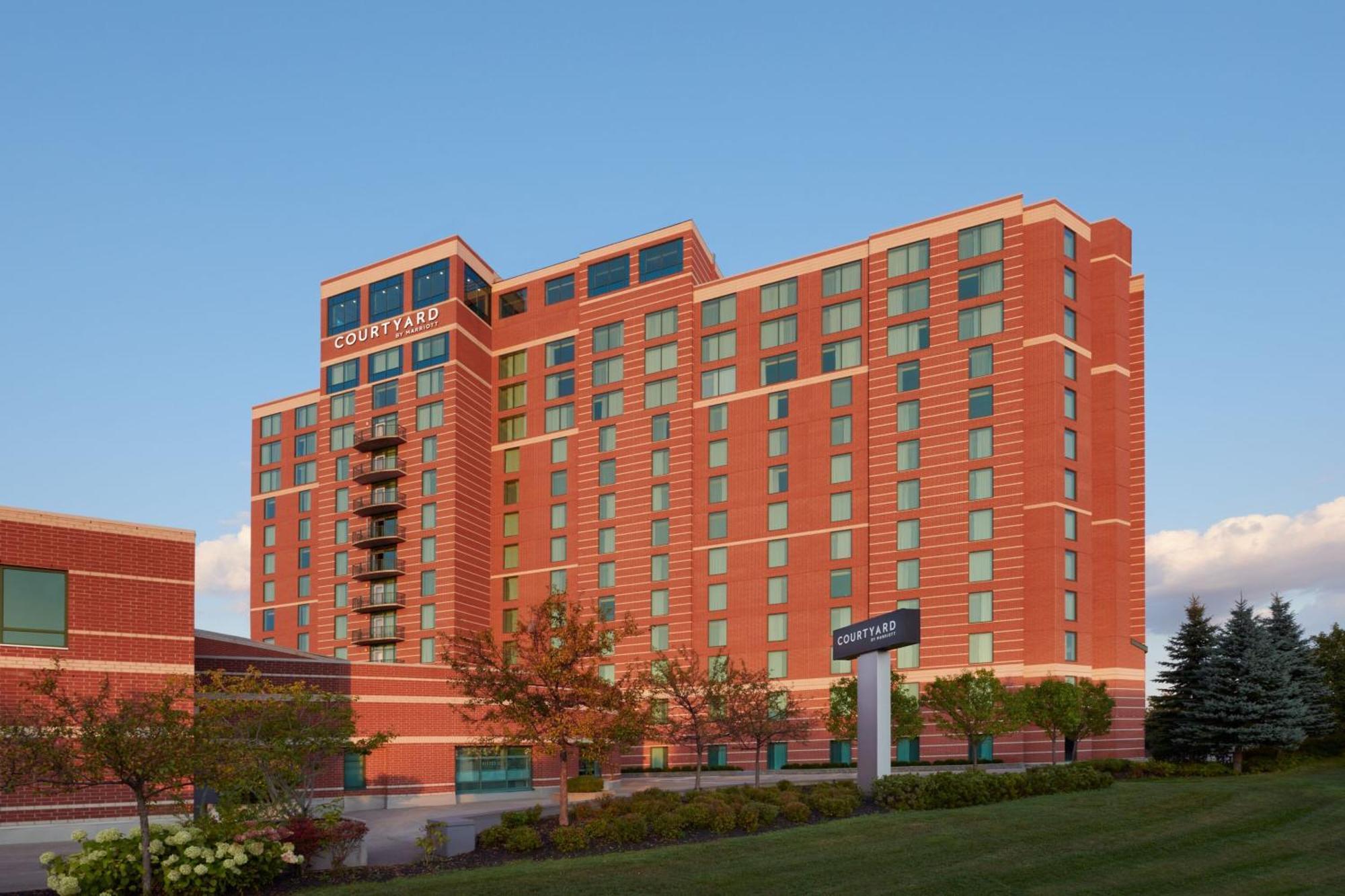 Courtyard By Marriott Ottawa East Hotel Buitenkant foto