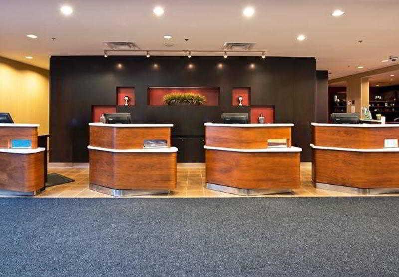 Courtyard By Marriott Ottawa East Hotel Buitenkant foto