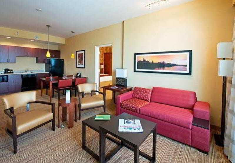 Courtyard By Marriott Ottawa East Hotel Buitenkant foto