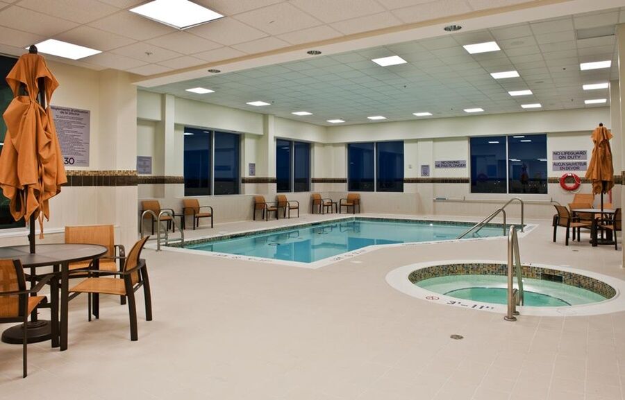 Courtyard By Marriott Ottawa East Hotel Buitenkant foto